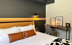 W118 New! Central Canmore- Light Industrial Hotel Room