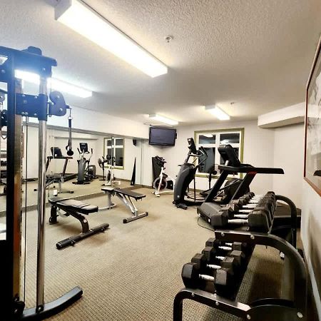 W118 New! Central Canmore- Light Industrial Hotel Room Exterior photo