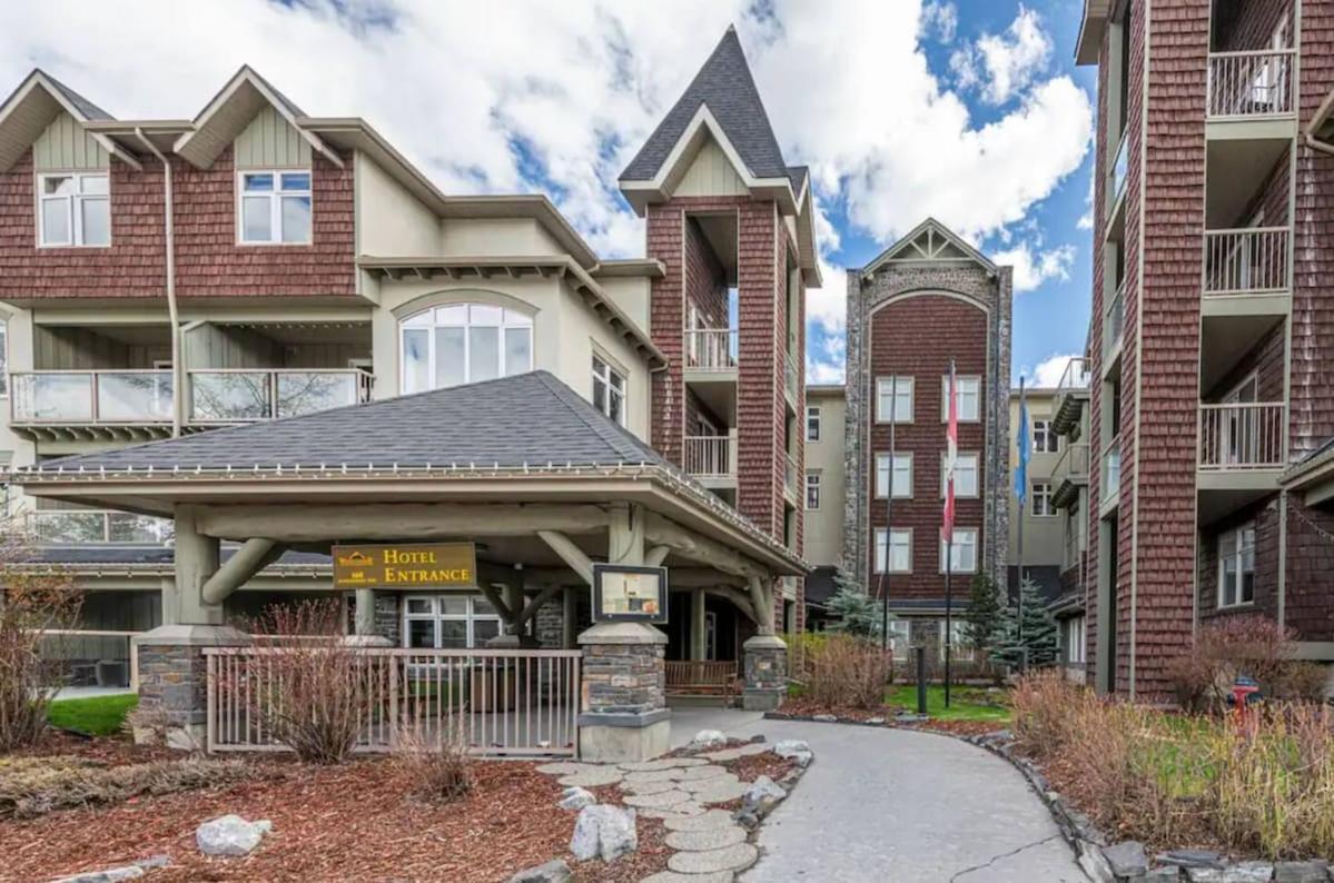 W118 New! Central Canmore- Light Industrial Hotel Room Exterior photo